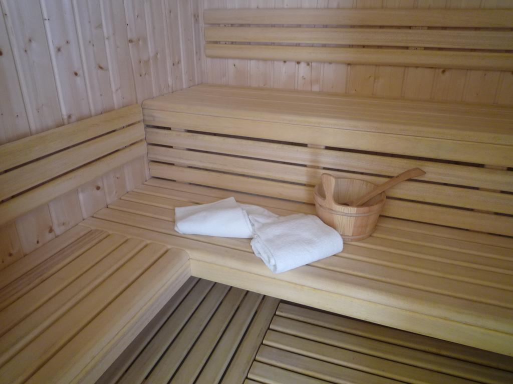 Les Roulottes Et Cabanes De La Champagne บา-ซู-โรบ ภายนอก รูปภาพ