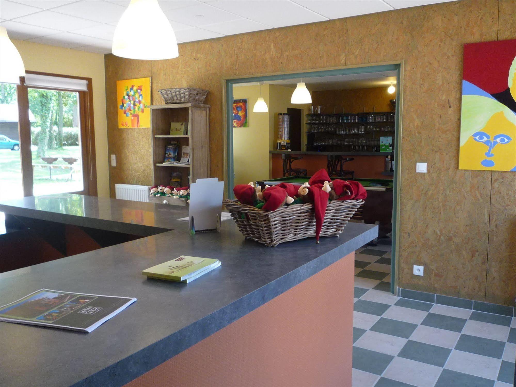 Les Roulottes Et Cabanes De La Champagne บา-ซู-โรบ ภายนอก รูปภาพ